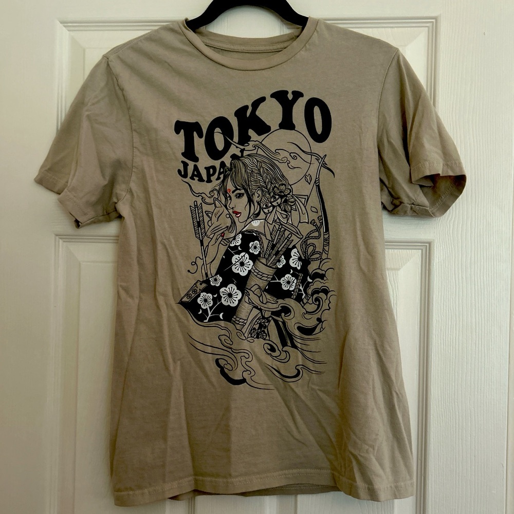 Beige “Tokyo” graphic tee